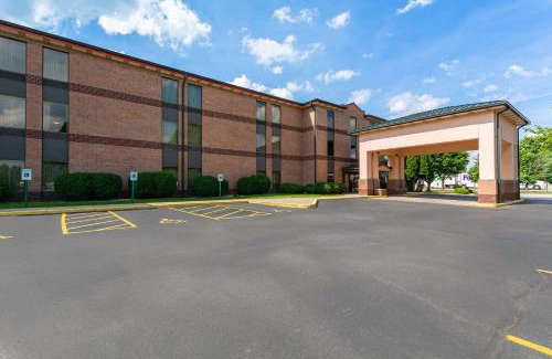 Sellersburg Hotel | Quality Inn & Suites Sellersburg - Louisville Area
