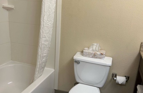Derrick City Hotel | Quality Inn & Suites