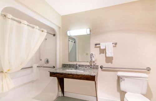 Carthage Hotel | Quality Inn & Suites