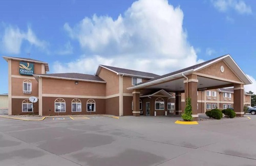 McCook Hotel | Quality Inn & Suites
