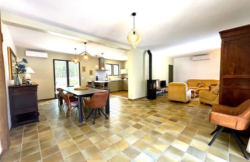 Veyrines-de-Domme House | Quality property with AC, garden & private fenced pool in Black Perigord