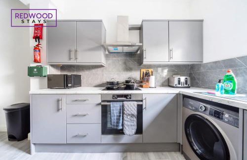 Rushmoor District Apartment | QUALITY SERVICED APARTMENTS IN ALDERSHOT TOWN CENTRE, FREE WiFi, ITS PERFECT FOR BUSINESS STAYS, FAMILIES, RELOCATIONS, EXTENDED STAYS, AND EMERGENCY ACCOMMODATION by REDWOOD STAYS
