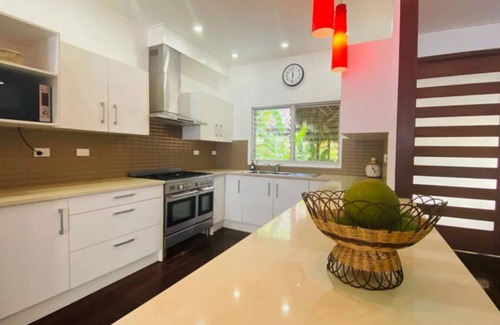 Mele House | Qualius Lodge is Mele Bays WOW Property and Private Paradise by the Sea