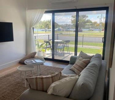 Lakes Entrance Apartment | Quarterdeck Lakes Entrance 2br *Waterfront* Apartment