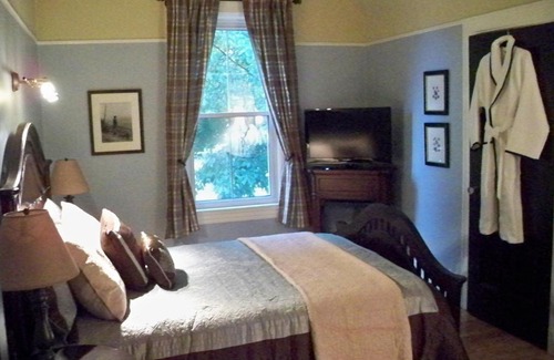 Fredericton Bed & Breakfast | Quartermain House Bed & Breakfast