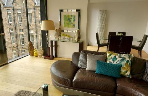Laurieston Apartment | Quartermile Luxury Landing Apartment