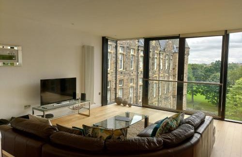 Laurieston Apartment | Quartermile Luxury Landing Apartment