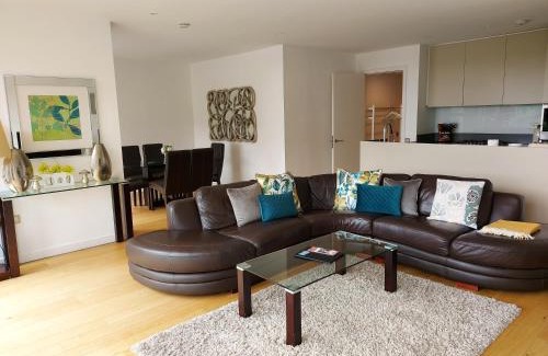 Laurieston Apartment | Quartermile Luxury Landing Apartment
