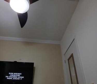 Portuguesa House | Quarto Privado Cama Casal e Individuais Apto