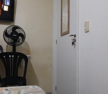 Portuguesa House | Quarto Privado Cama Casal e Individuais Apto