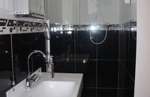 Portuguesa House | Quarto privativo em condomínio