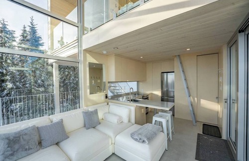 Lac Beauport House | Quartz - Panoramic Views and Spa Near Quebec City
