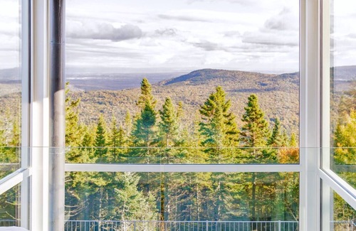 Lac Beauport House | Quartz - Panoramic Views and Spa Near Quebec City