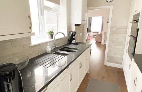 Poole House | Quayside Cottage - Stone’s Throw From Poole Quay