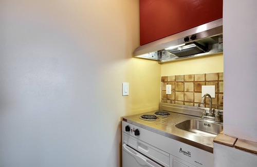 East Queen Anne House | Queen Anne Castle, 1 Bedroom with Sweeping City and Sound Views, 8days max.
