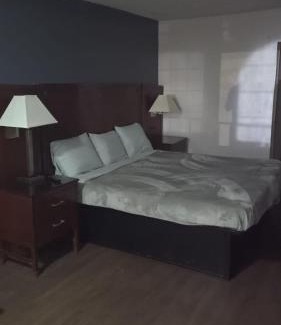 Jackson Apartment | Queen Bed Hotel Suite 127