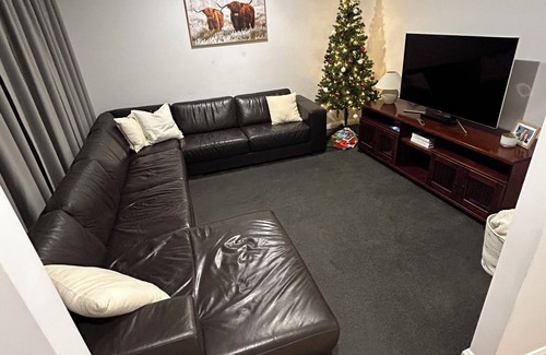 Mildura House | Queen Bed private room
