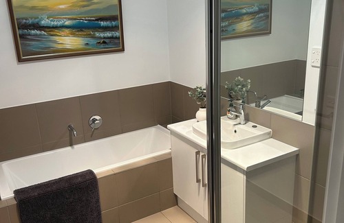 Mildura House | Queen Bed private room