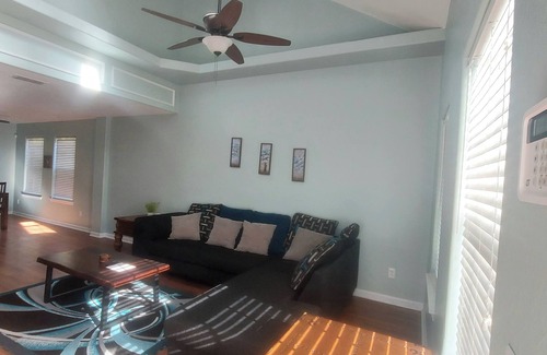 Tallahassee House | Queen bed w/ Full bath!