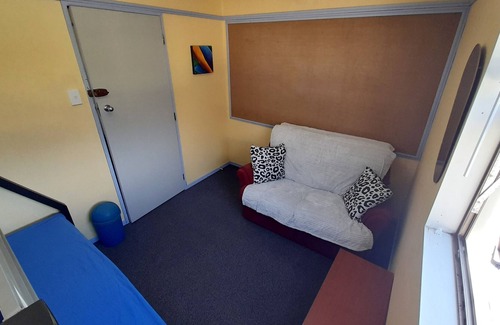 Orepuki House | Queen Bunk Room Right Next to the Hump Ridge Track