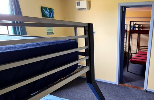 Orepuki House | Queen Bunk Room Right Next to the Hump Ridge Track