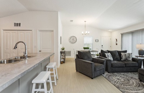 Okahumpka Villa | Queen Dabney Lifestyle Villa