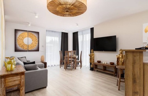 Zwierzyniec Apartment | Queen Deluxe Suite - Stylish comfort & space for a relaxed start