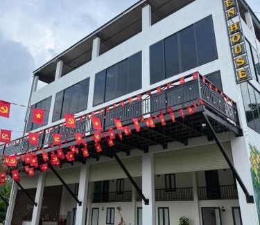 Cao Bang Bed & Breakfast | Queen House