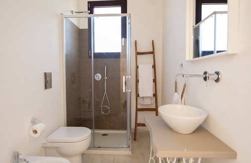Pizzolungo Apartment | Queen Room with Pool View
