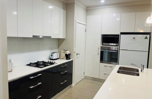 Woodville South House | Queen Lizzy Townhouses - 6A