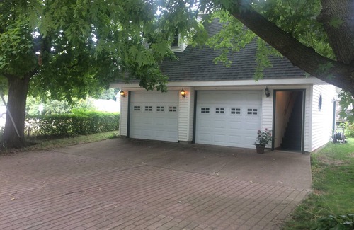 Emmetsburg House | Queen Marie Suite