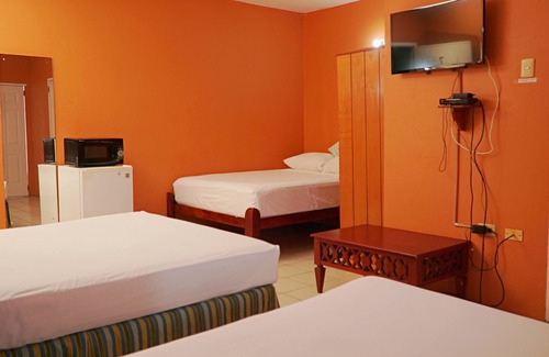 Buccoo Hotel | Queen room at Bellissimo
