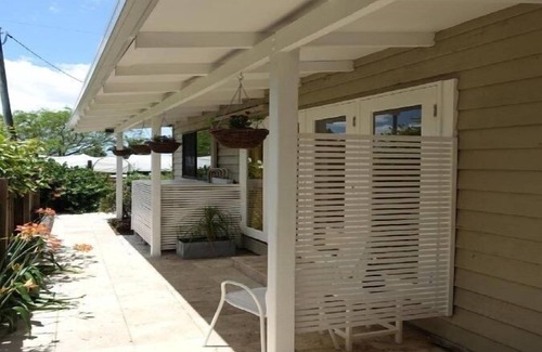 Palmwoods Bed & Breakfast | Queen Room with Balcony Palmwoods