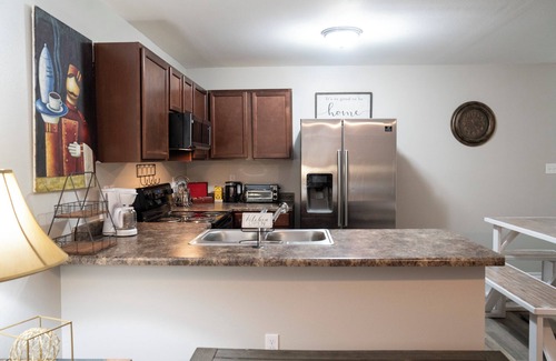 Mercedes House | Queen's Hidden Gem w/Game Room - 5 beds/sleeps 9nn