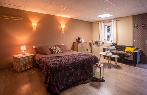 Villeneuve-de-Riviere House | Queen size bedroom