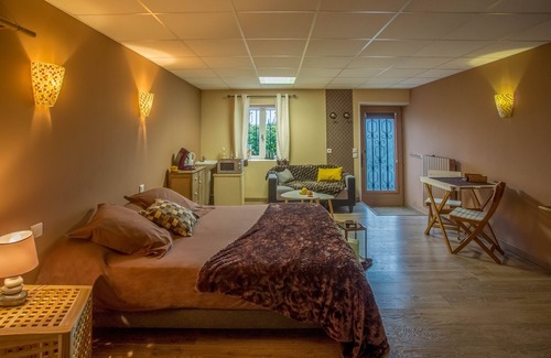 Villeneuve-de-Riviere House | Queen size bedroom