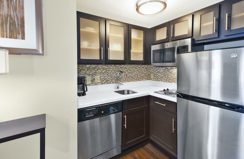 Mayfield Heights Apartment | Queen Studio | 24-Hour Business Center, Fitness Center + Free Daily Breakfast