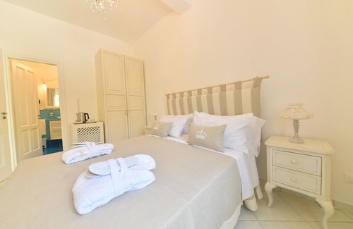 Succhivo Bed & Breakfast | Queen Suite Ischia - Luxury Comfort Room