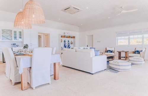 Silver Sands House | Queens Cottage 4-Beachfront Villa - Swimming pool, staff, Newly refurbished!