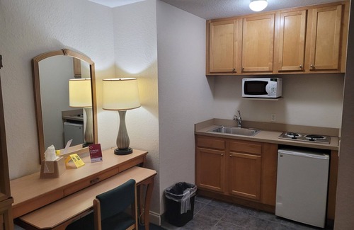Old Northwood Historic District Hotel | Queens Lodge Motel
