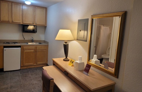 Old Northwood Historic District Hotel | Queens Lodge Motel