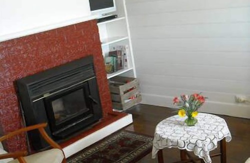 Kingscote Cottage | Queenscliffe Cottage - Olde world charm