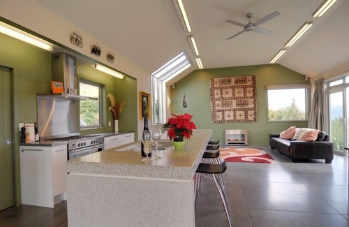 Kawarau Falls House | Queenstown Lakeside Holiday House
