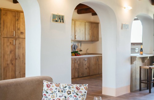 Santa Maria Nuova Villa | QUERCIA apartment, 210 sqm with shared swimming pool