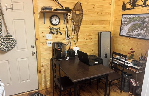 Bear Creek Cabin | QUESTA WOODS CABIN-Lovely cabin with WiFi in scenic Seward