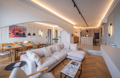 Madliena Apartment | QUI | Modern Seafront Apartment | Sea Views & Balconies