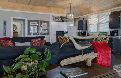 Ridgeway House | Quick Retreat- Lakefront lot, for family getaway, water activities or fishing!