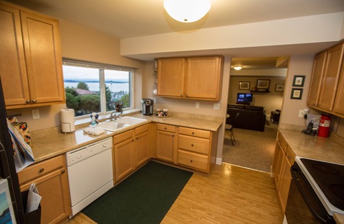 Alki Apartment | Quiet 1200 Sq Ft View Apartment, Near Beach