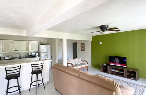 White Hill Apartment | Quiet 2 Bedroom Country Apartment