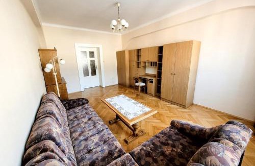 Wesoła Zachod Apartment | Quiet 4-bedroom Apartment Old Town